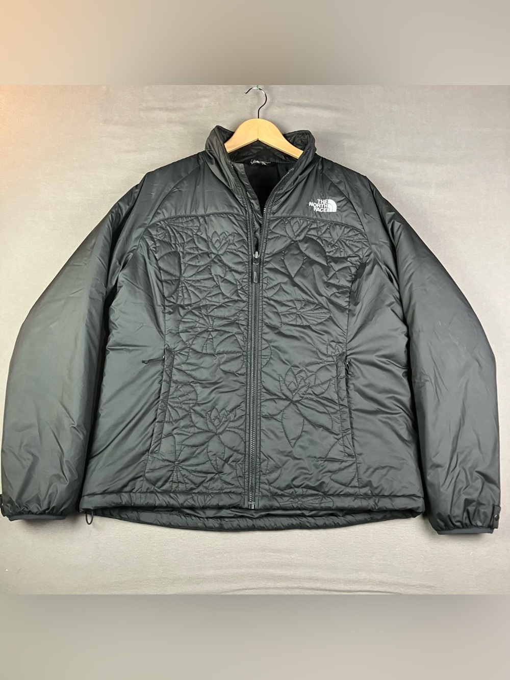 The North Face Women's Size XL Black Winter Puffer Jacket Full Zip Embroidered.
